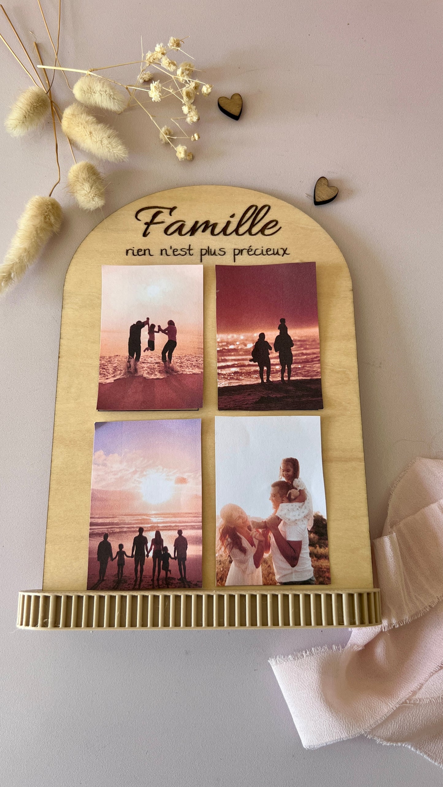Panneau photos en bois personnalisé – Forme arche avec socle coloré
