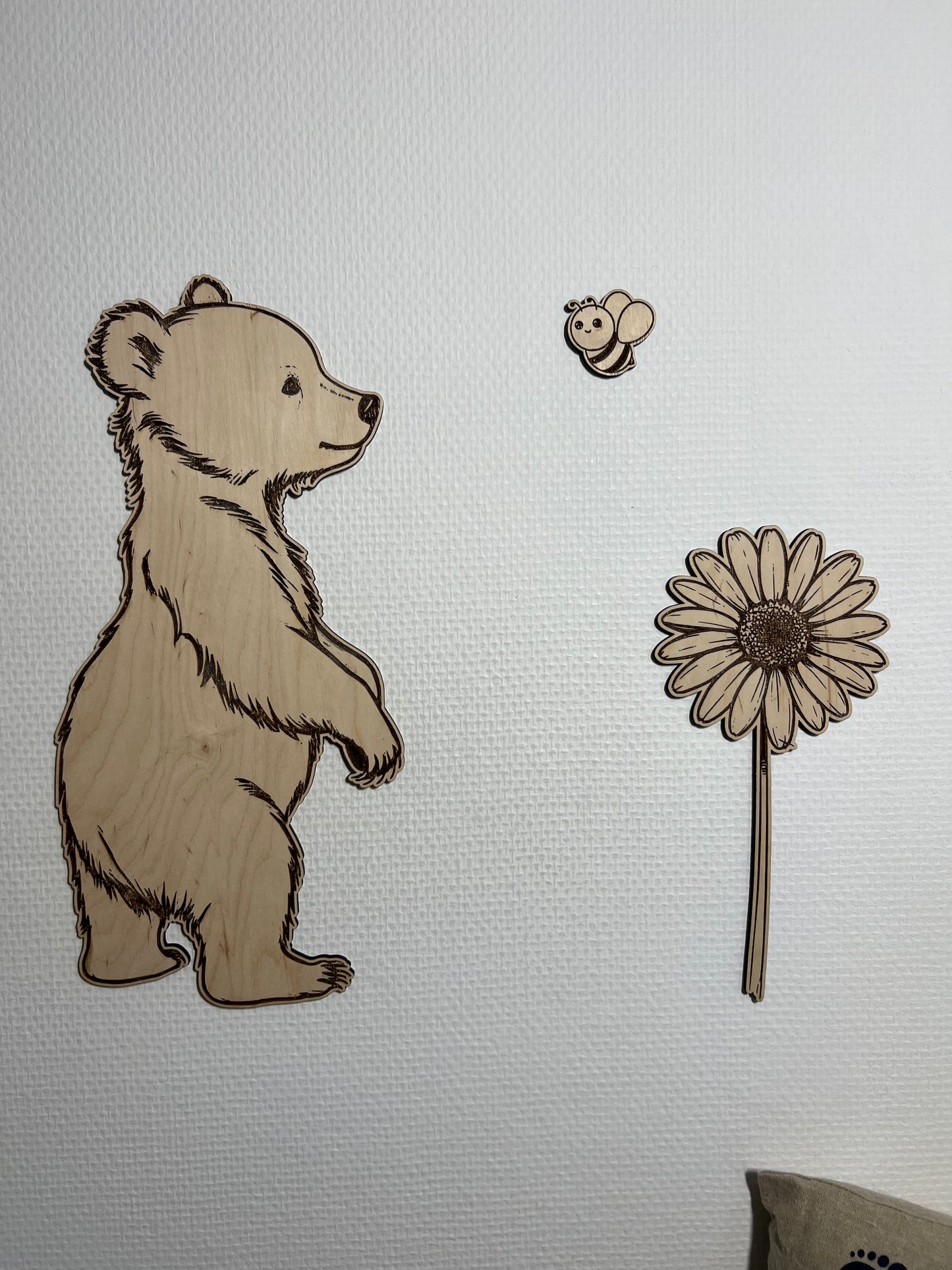 Décoration murale en bois - Ours, fleur et abeille – Déco chambre bébé nature