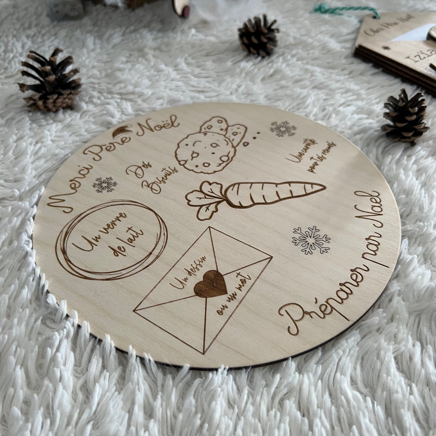 Assiette , plateau du Père Noël en bois personnalisée avec prénom