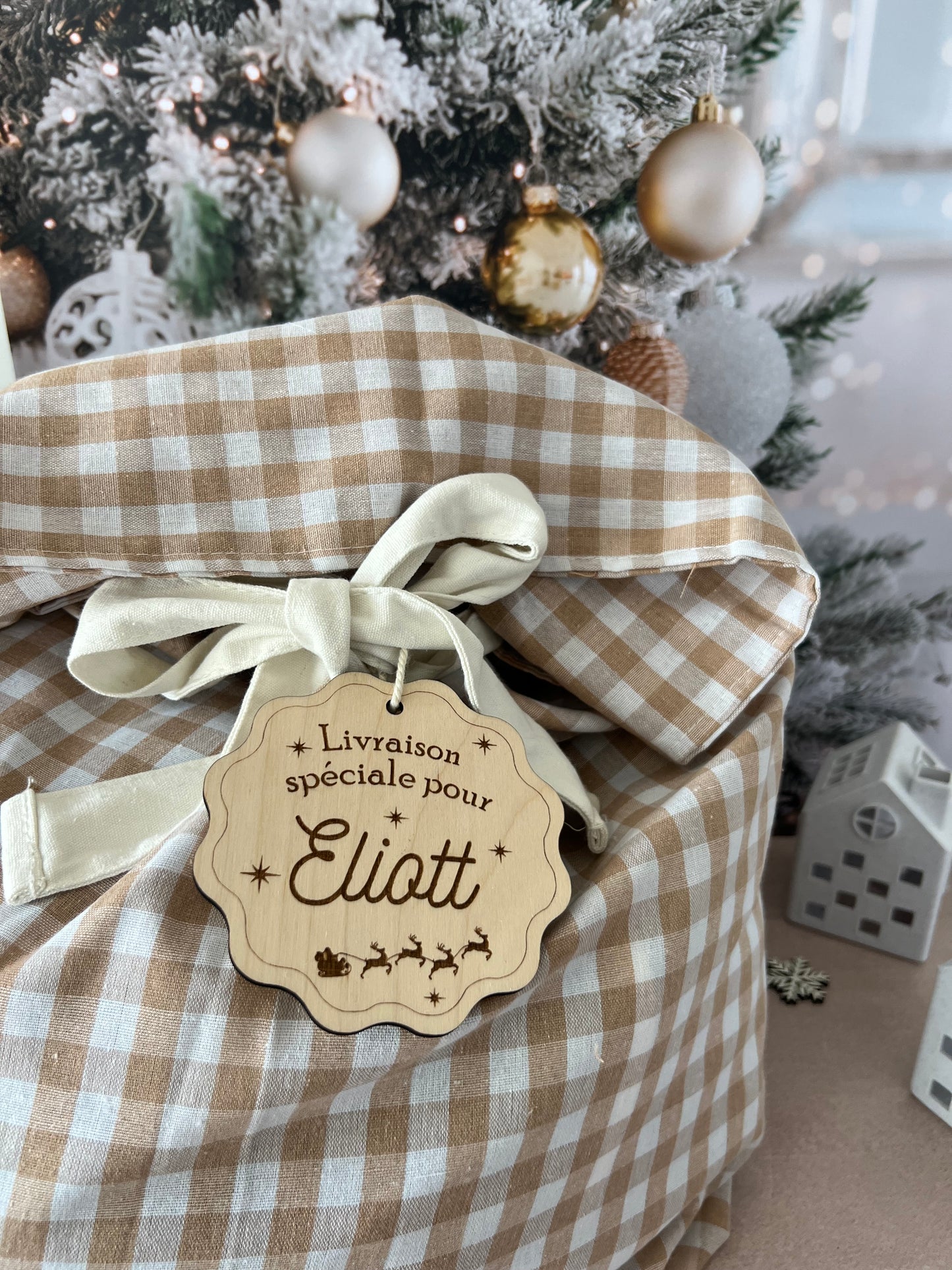 Étiquette cadeau de Noël personnalisée – Bois gravé avec prénom
