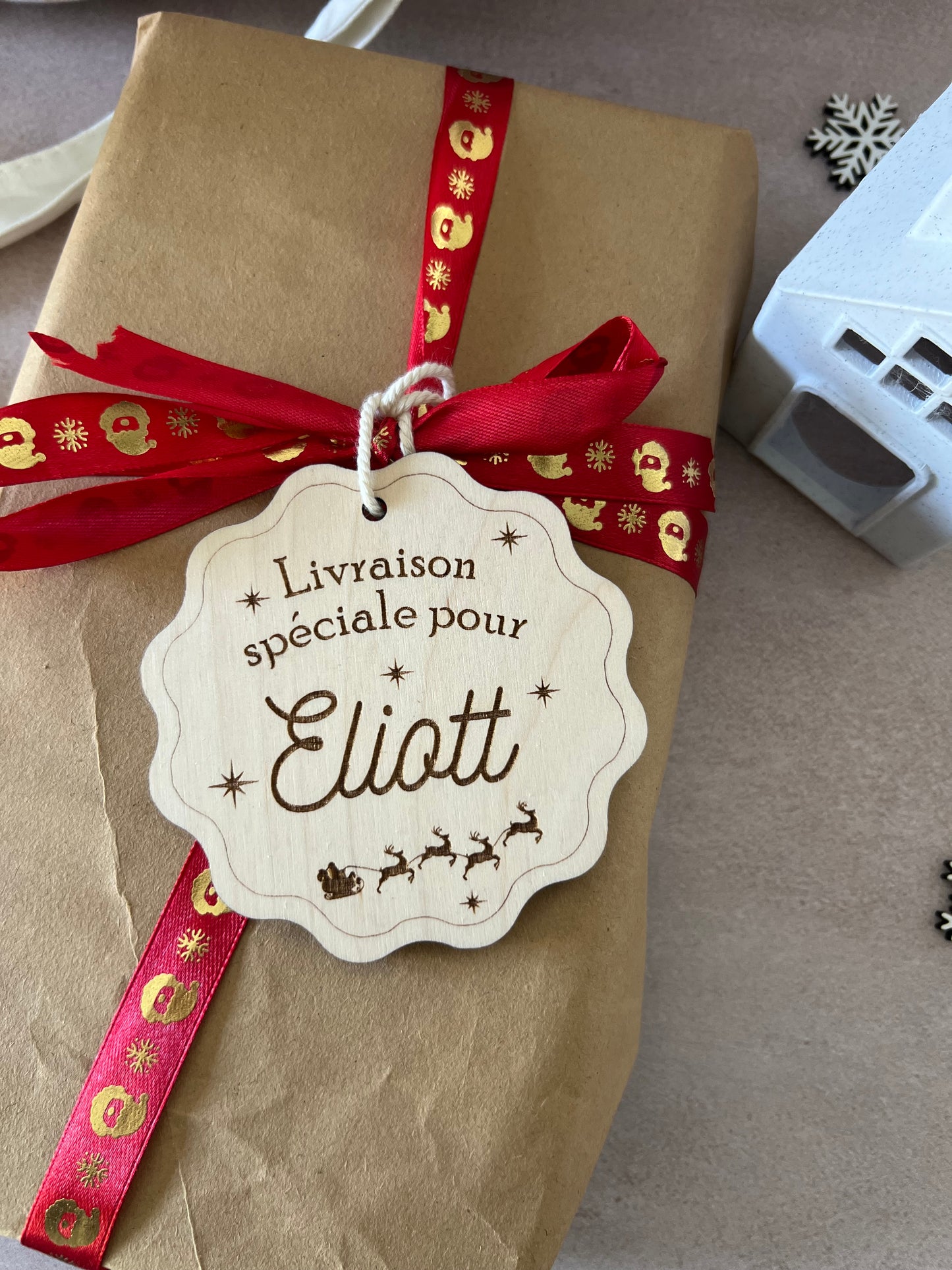 Étiquette cadeau de Noël personnalisée – Bois gravé avec prénom