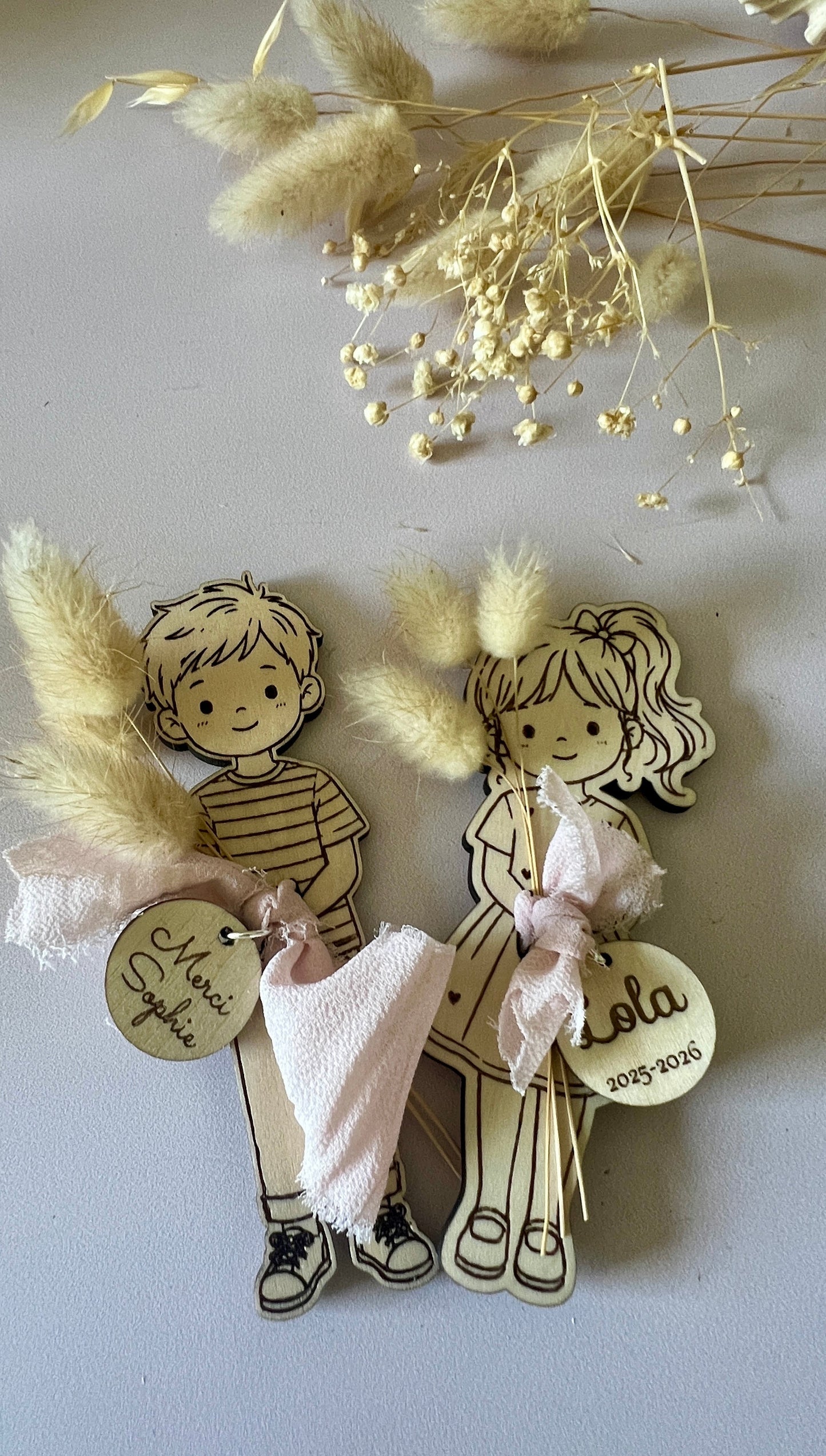 Magnet personnage bois gravé personnalisé, Cadeau maîtresse & nounou fin d'année