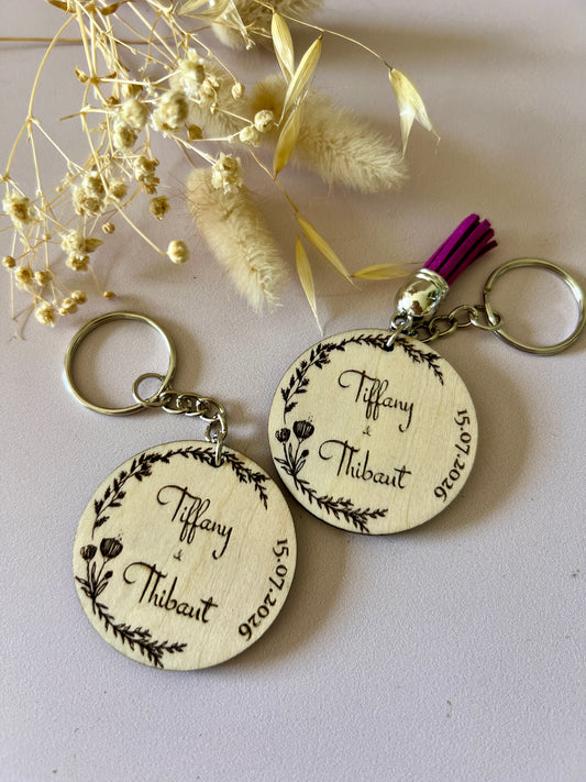 Porte clé en bois rond, cadeau invité mariage Modèle Couronne Fleurs