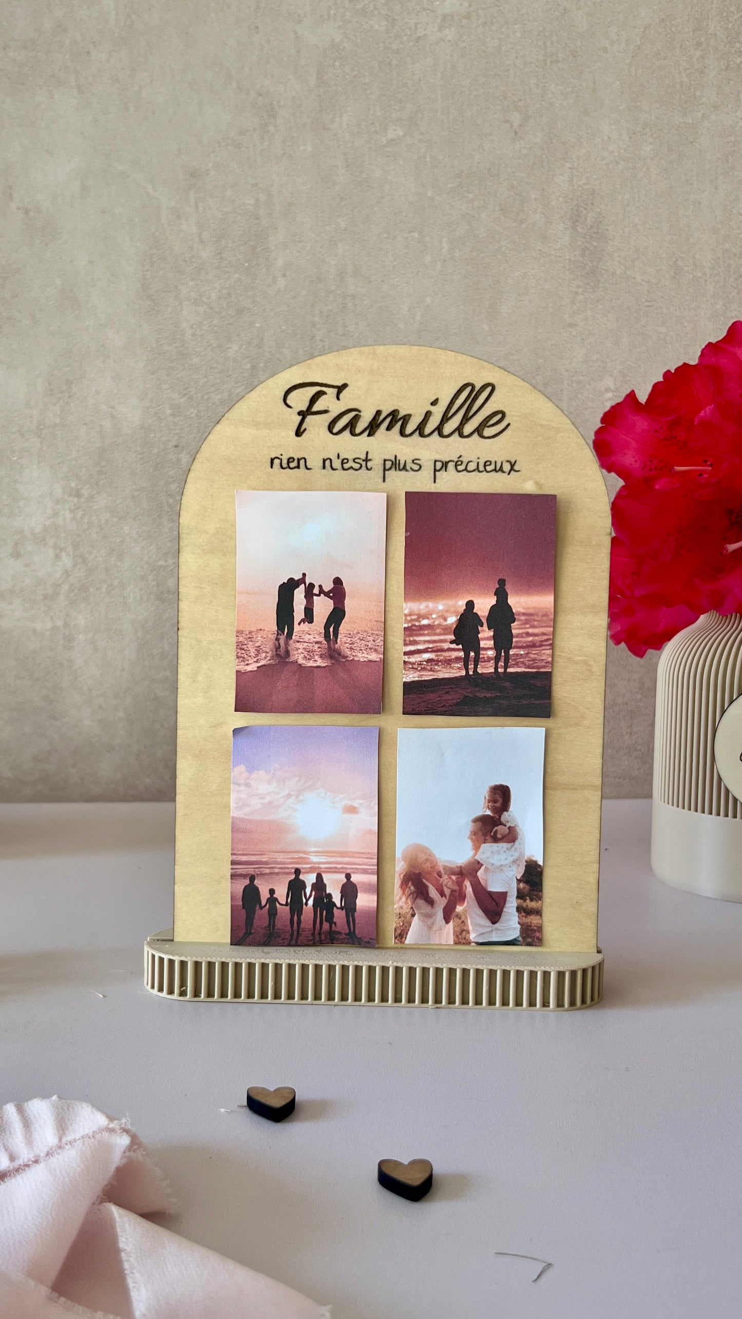 Panneau photos en bois personnalisé – Forme arche avec socle coloré