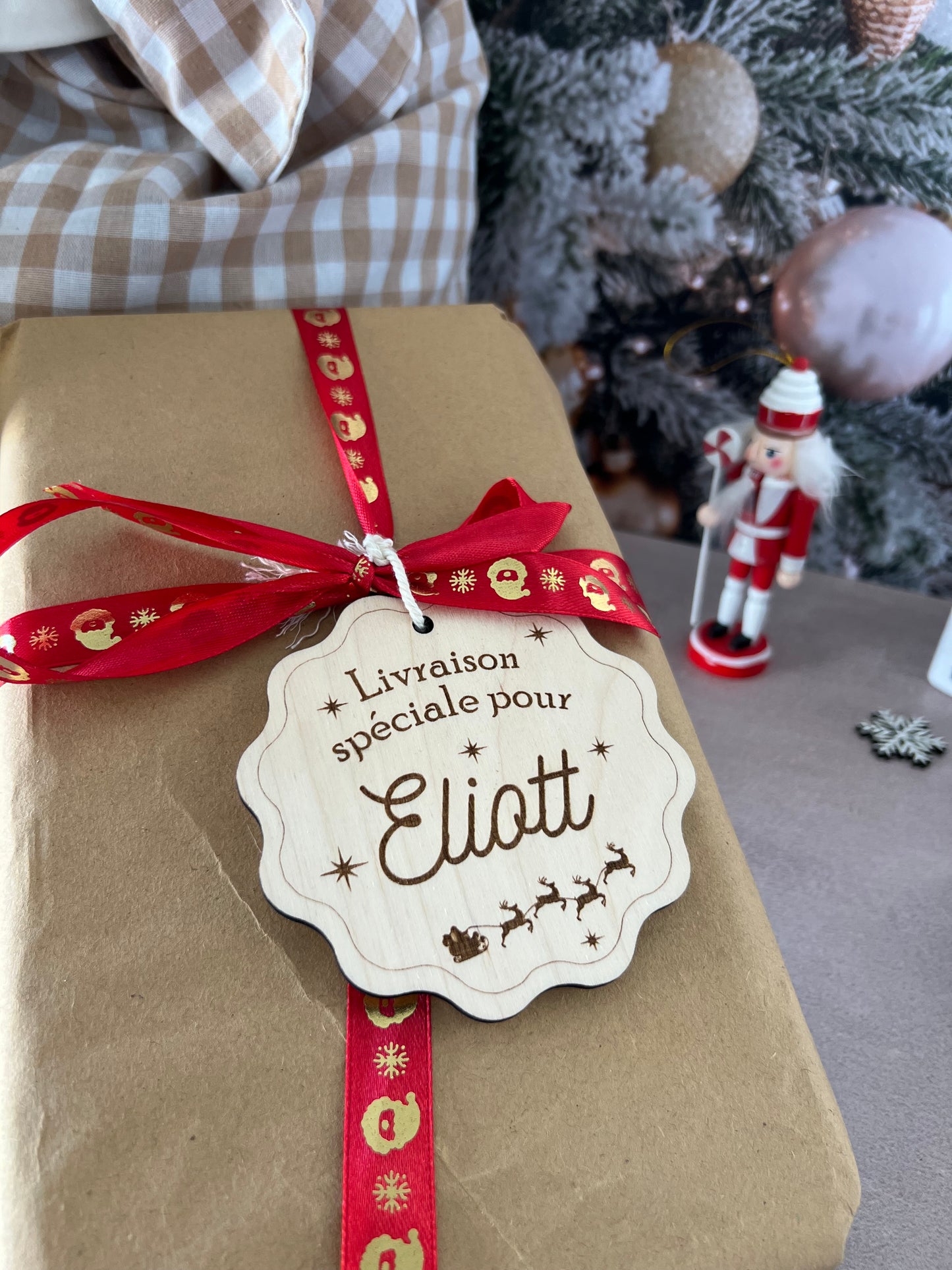 Étiquette cadeau de Noël personnalisée – Bois gravé avec prénom