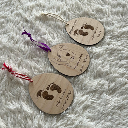 Boule de Noël en bois personnalisée grossesse, femme enceinte