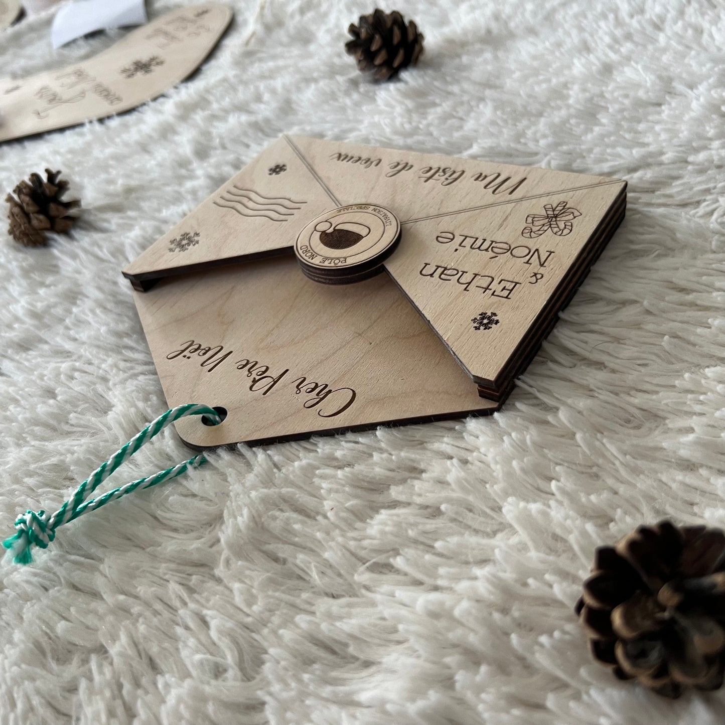Enveloppe liste de cadeaux de Noël en bois personnalisée – Daron
