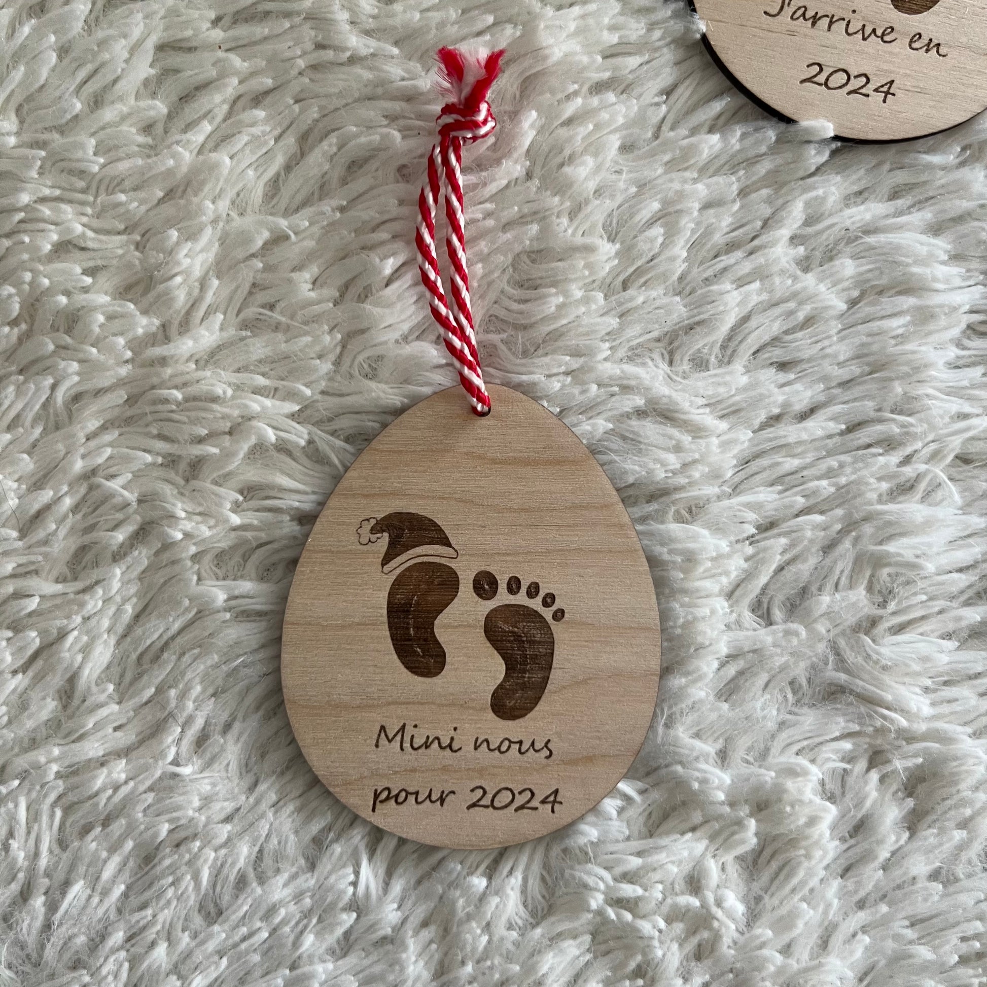 Boule de Noël en bois personnalisée grossesse, femme enceinte