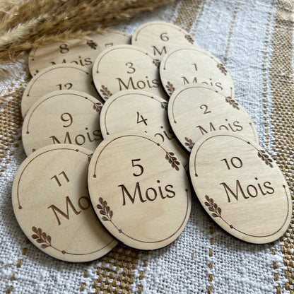 Cartes étapes  bébé  en bois Ovales,  Cadeau de naissance personnalisé pour future maman