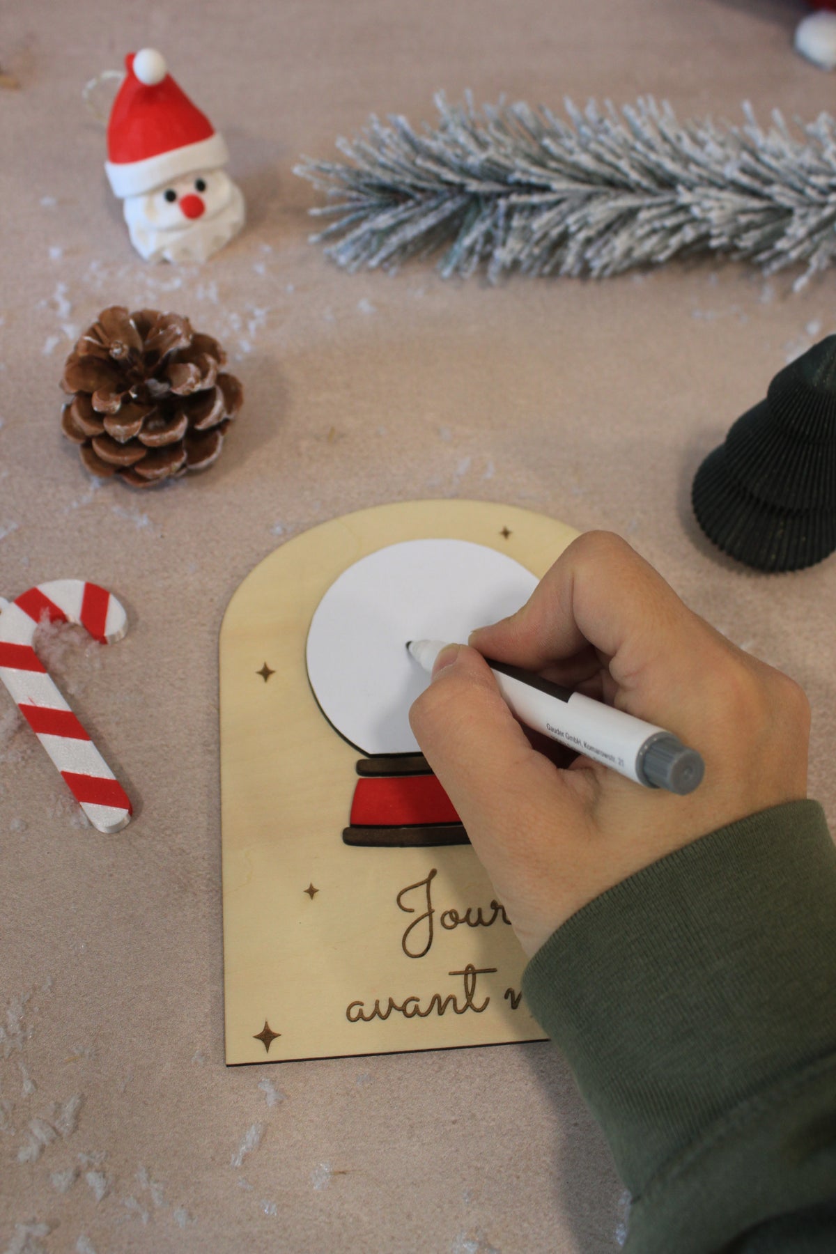 Décompte de Noël boule à neige en bois , Calendrier de l’Avent réutilisable, déco de Noël artisanale