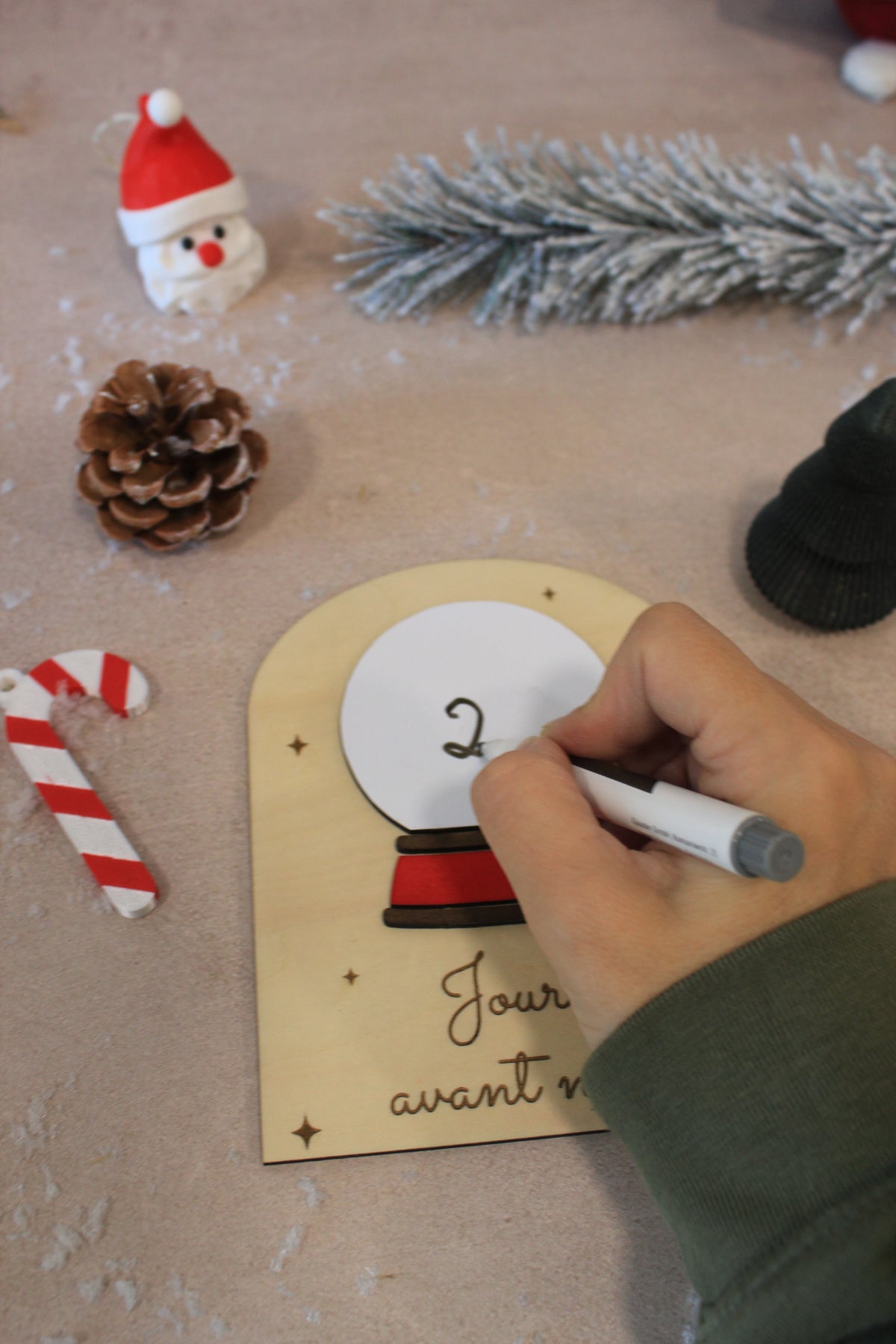 Décompte de Noël boule à neige en bois , Calendrier de l’Avent réutilisable, déco de Noël artisanale