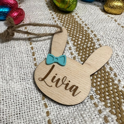 Oeuf de Pâques personnalisé avec prénom, lapin décoratif avec accessoires