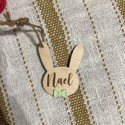 Oeuf de Pâques personnalisé avec prénom, lapin décoratif avec accessoires