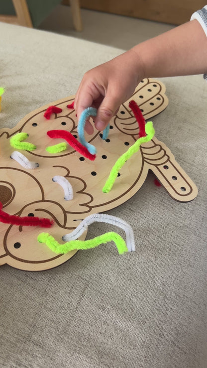 Perroquet en bois éducatif- Jeu de motricité fine - Montessori- couleurs