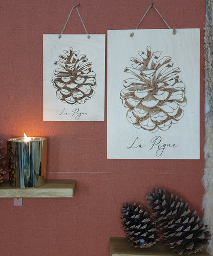 Tableau en bois Pigne, pomme de pin gravée