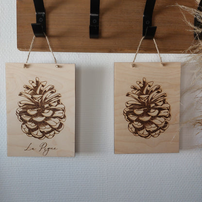 Tableau en bois Pigne, pomme de pin gravée