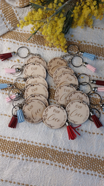 Porte clé en bois rond, cadeau invité mariage Modèle Couronne Fleurs