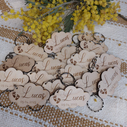 Porte-clés nuage en bois , personnalisable pour naissance ou baptême