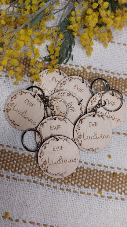 Porte clé en bois rond, cadeau invité mariage Modèle Couronne Fleurs